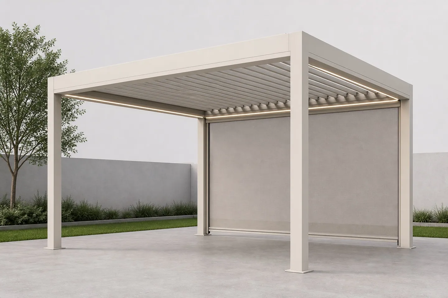 Pergola autoportante color crema illustrativa con tetto a lamelle, illuminazione perimetrale e tenda laterale.